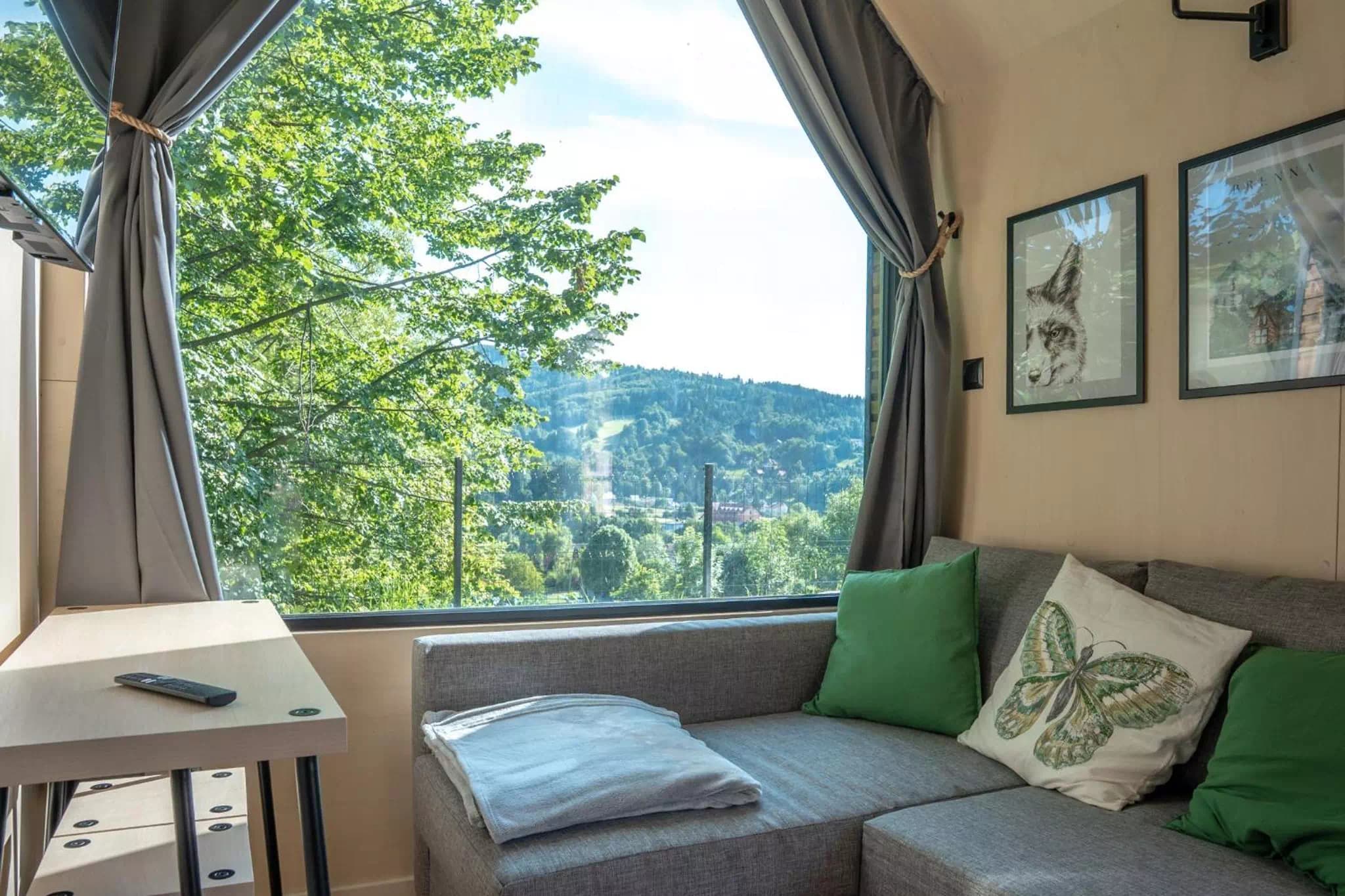 Termalna Osada - Widok na domki z zewnątrz