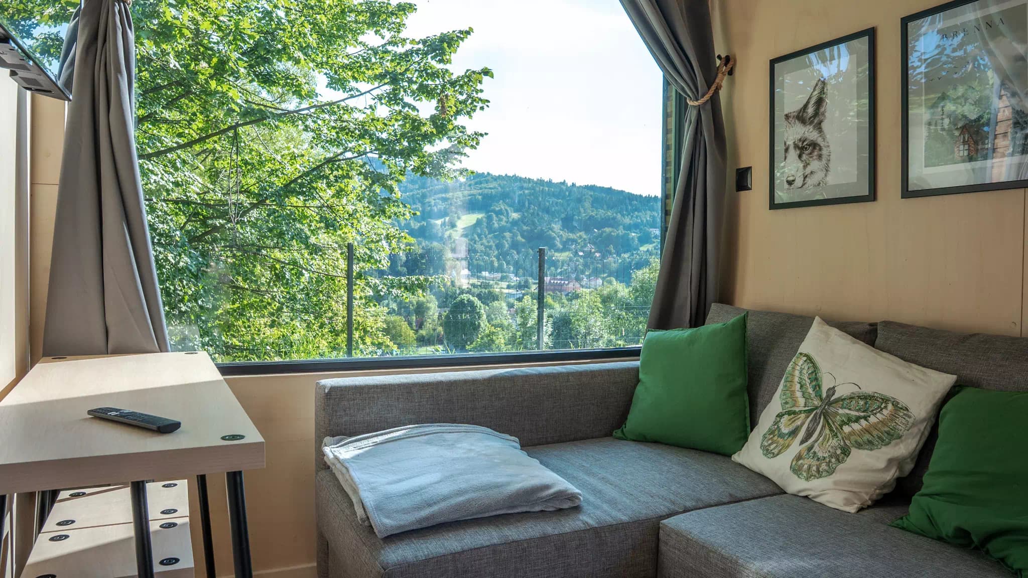 Termalna Osada - Górski krajobraz z domkami